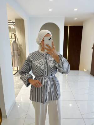 Nakış Detaylı Bel Bağlamalı Kol Lastik Basıc Gömlek - 16