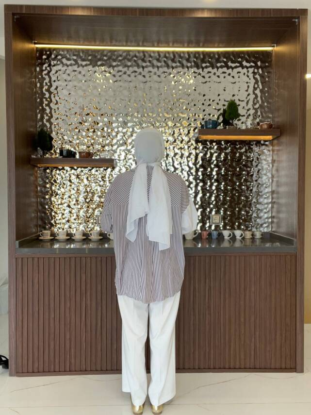 Nakış Detaylı Bel Bağlamalı Kol Lastik Basıc Gömlek - 17